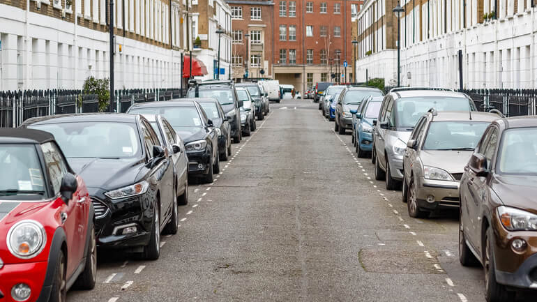 Δείτε τι έκαναν δύο οδηγοί για ένα πάρκινγκ